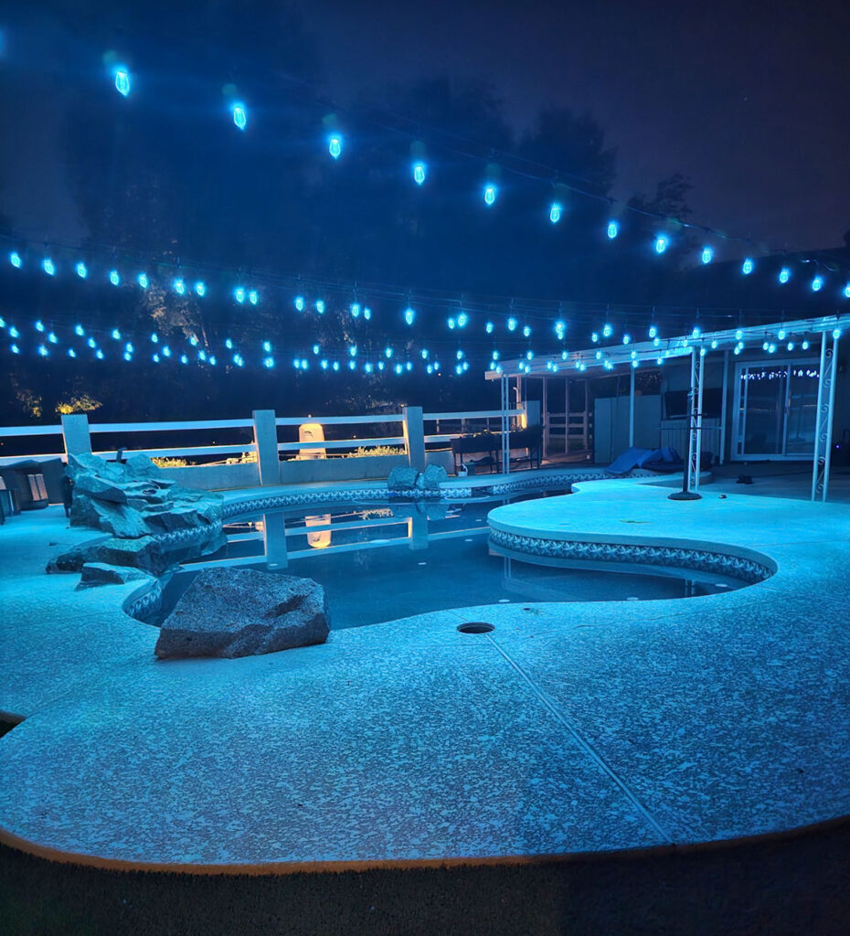backyard-lighting-pool-entertainment